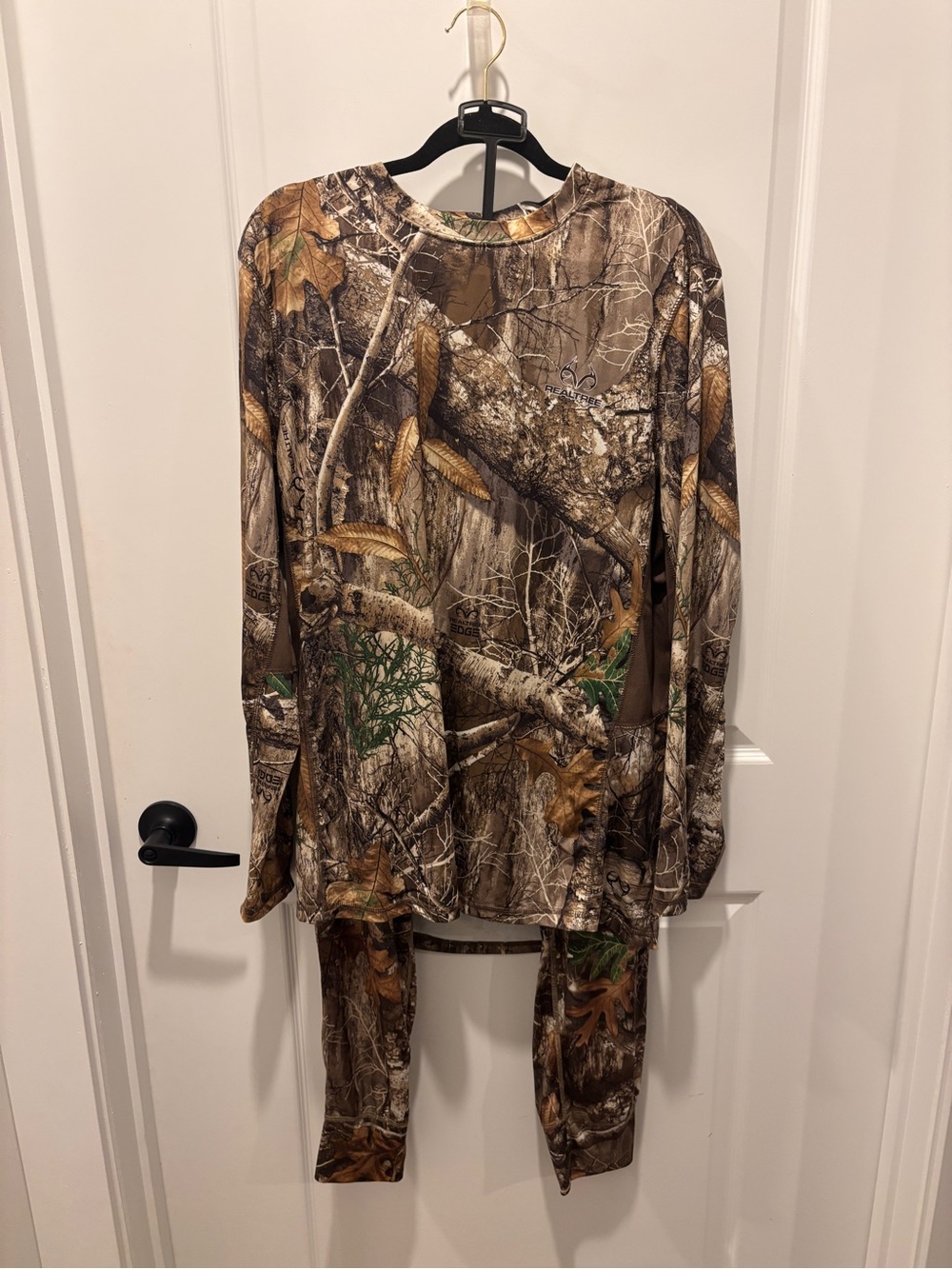Men's Long Sleeve Realtree-Style Camouflage Top & Bottom